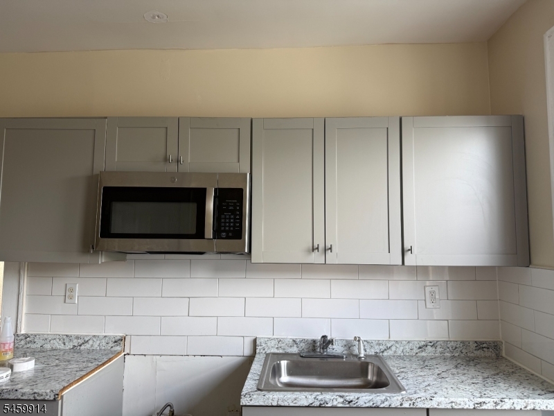 103 Sanford Pl 2 L Property Photo 5