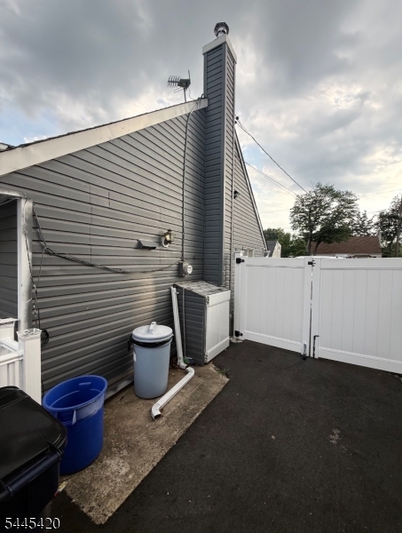 215 Johnson Ave Property Photo 5