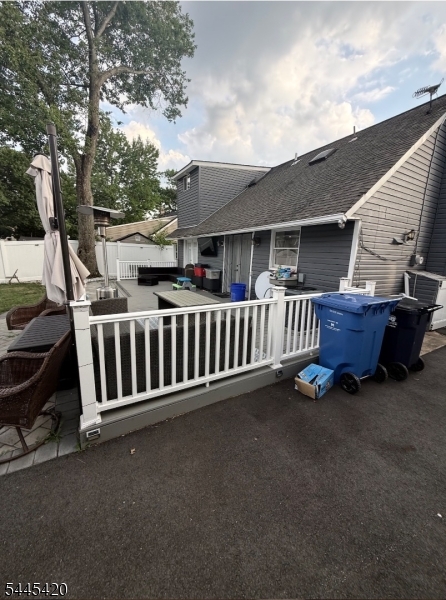 215 Johnson Ave Property Photo 6