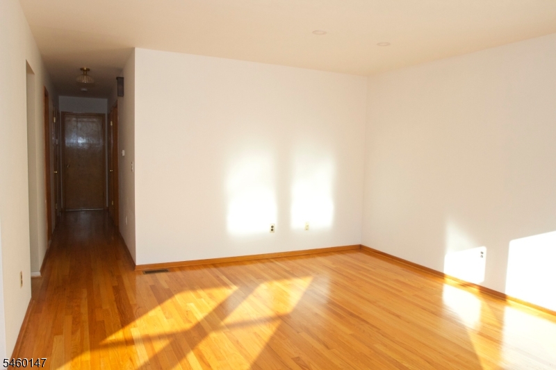 426 Laurita St Property Photo 5