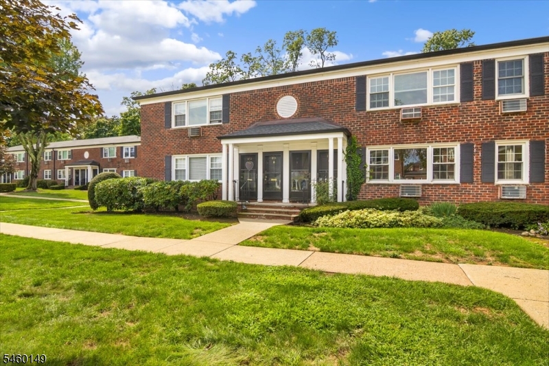 311 Pitney Pl Property Photo 1