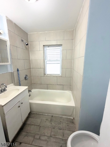 1060 Bond St 1 Property Photo 10