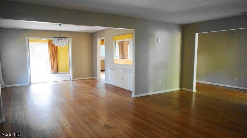 8 Mountain Way S Property Photo 5