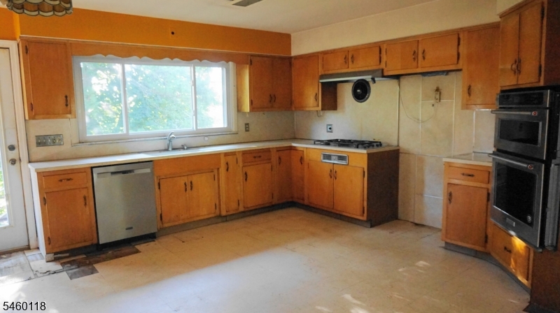 8 Mountain Way S Property Photo 7