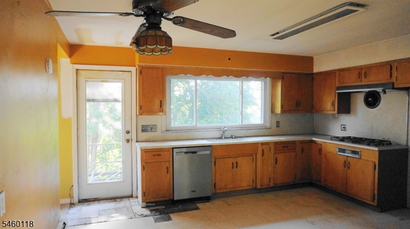 8 Mountain Way S Property Photo 8