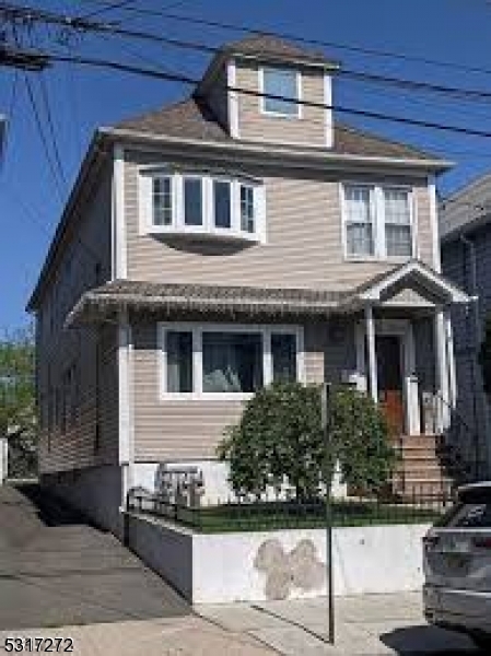 712 JACKSON AVE 1 1 Property Photo 1