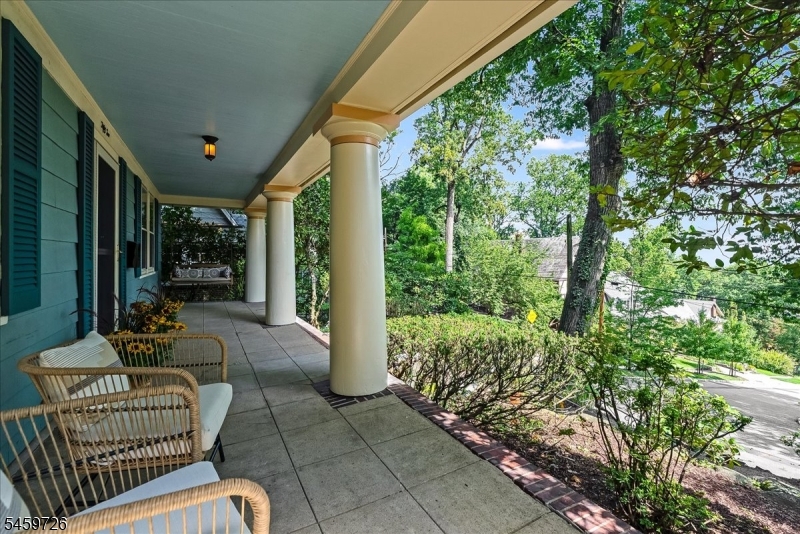 52 Warfield St Property Photo 2