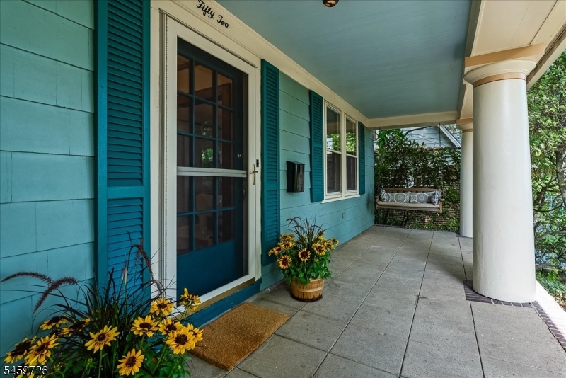 52 Warfield St Property Photo 3