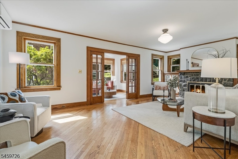 52 Warfield St Property Photo 6