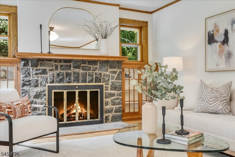 52 Warfield St Property Photo 8
