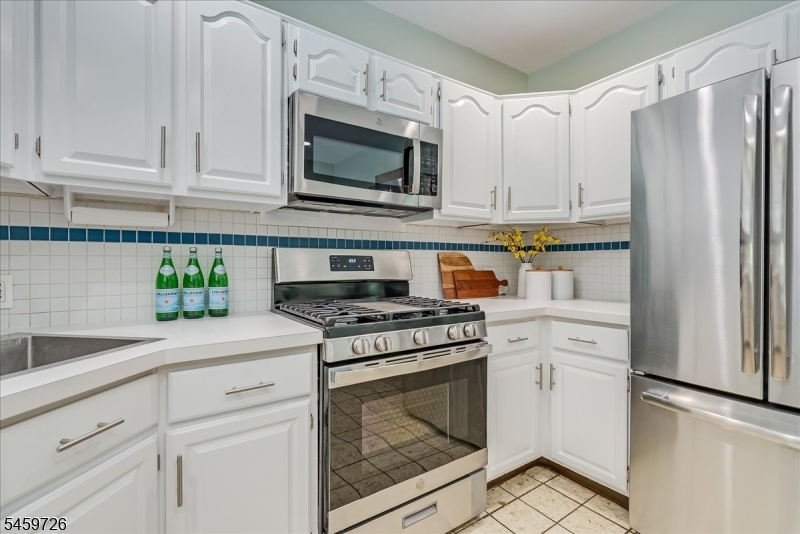 52 Warfield St Property Photo 17