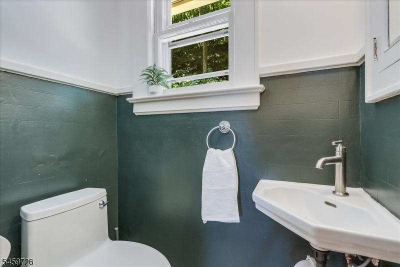 52 Warfield St Property Photo 20