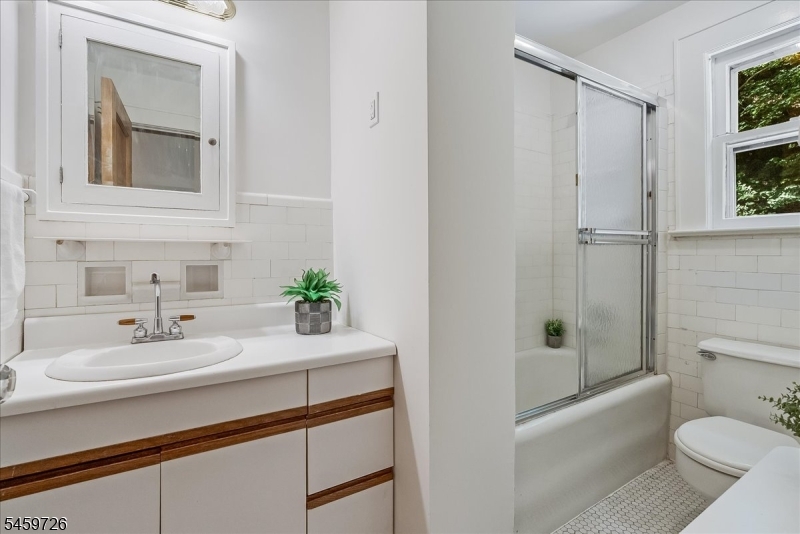 52 Warfield St Property Photo 28