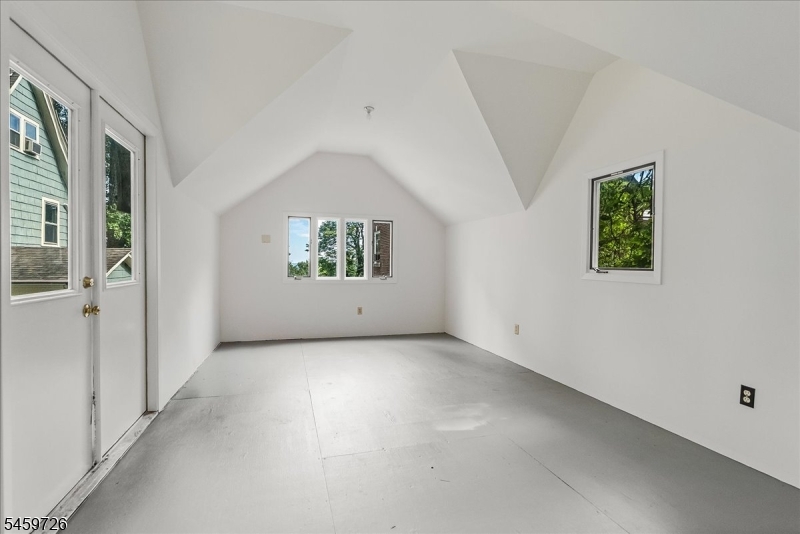 52 Warfield St Property Photo 39