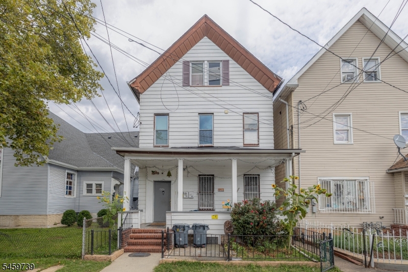 257 Franklin St Property Photo 1