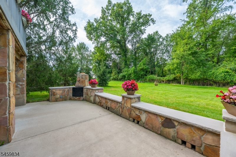 14 Jaclyn Dr Property Photo 13