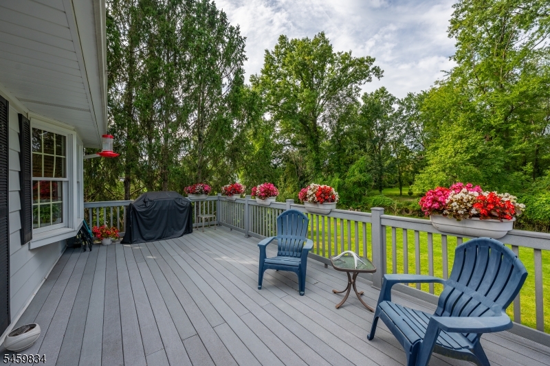 14 Jaclyn Dr Property Photo 15