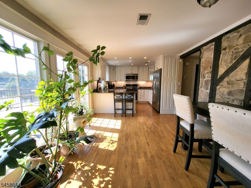 61 Race St Property Photo 16
