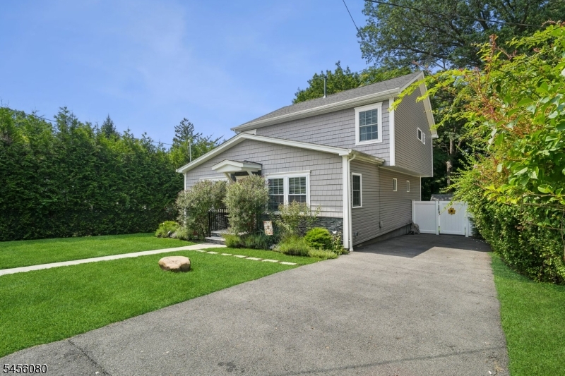 10 David Rd Property Photo 3