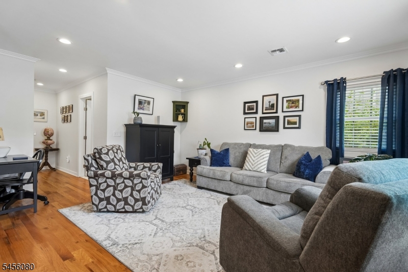 10 David Rd Property Photo 6