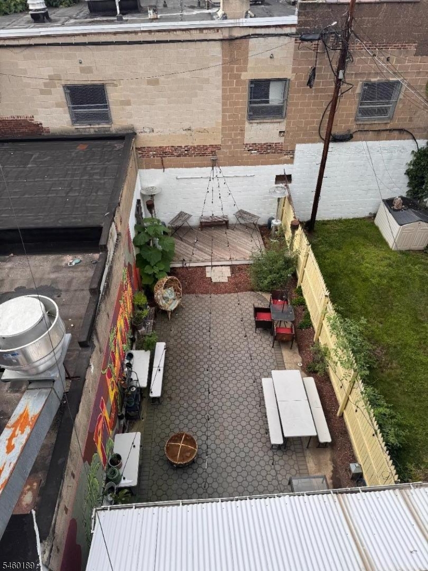 45 Halsey St Property Photo 4