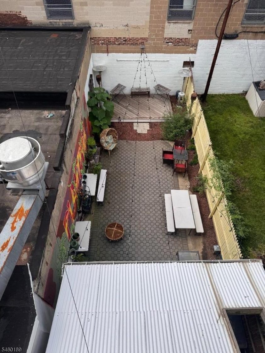 45 Halsey St Property Photo 5