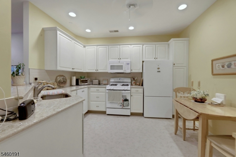 100 Ridgewood Rd 215 Property Photo 16