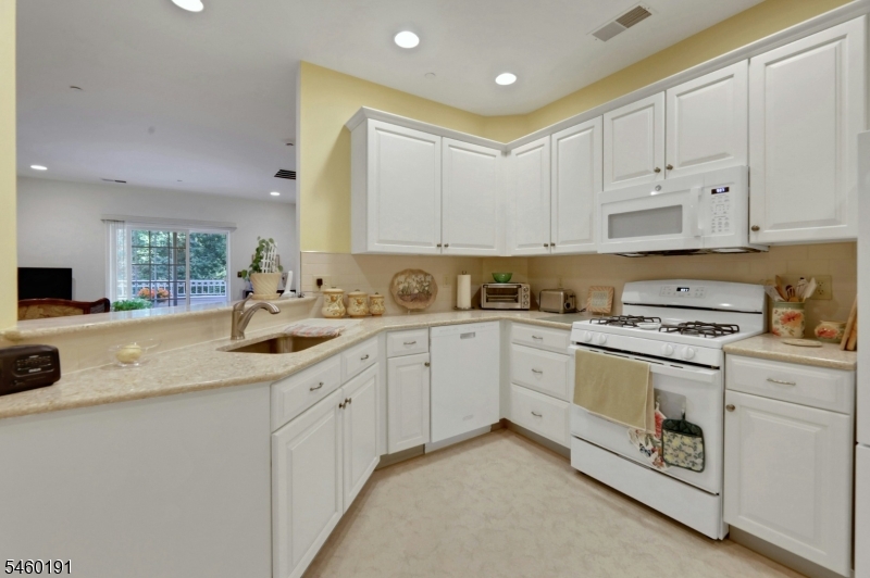 100 Ridgewood Rd 215 Property Photo 17