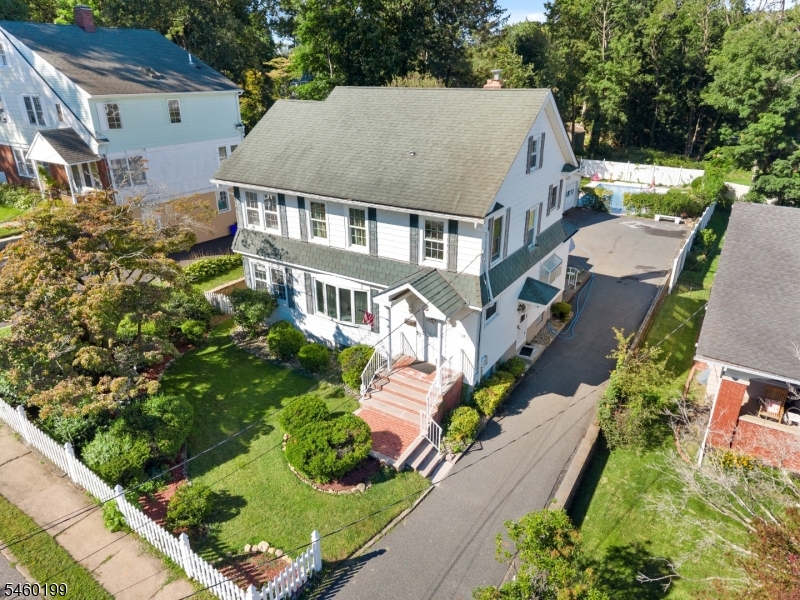 18 Chestnut St Property Photo 1