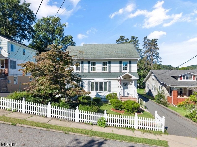 18 Chestnut St Property Photo 3