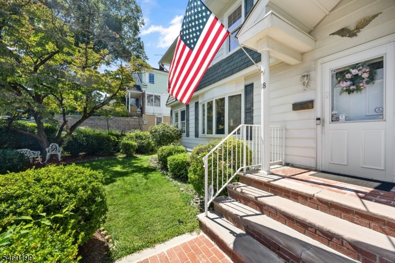 18 Chestnut St Property Photo 4