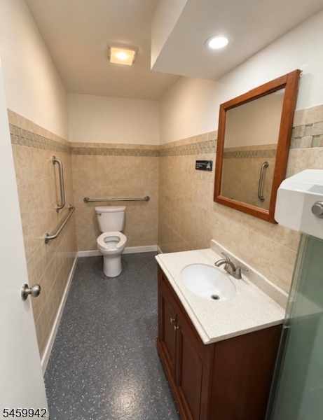 228 Hall Ave Property Photo 6