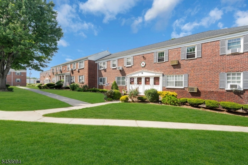 16 W Roselle Ave B Property Photo 1