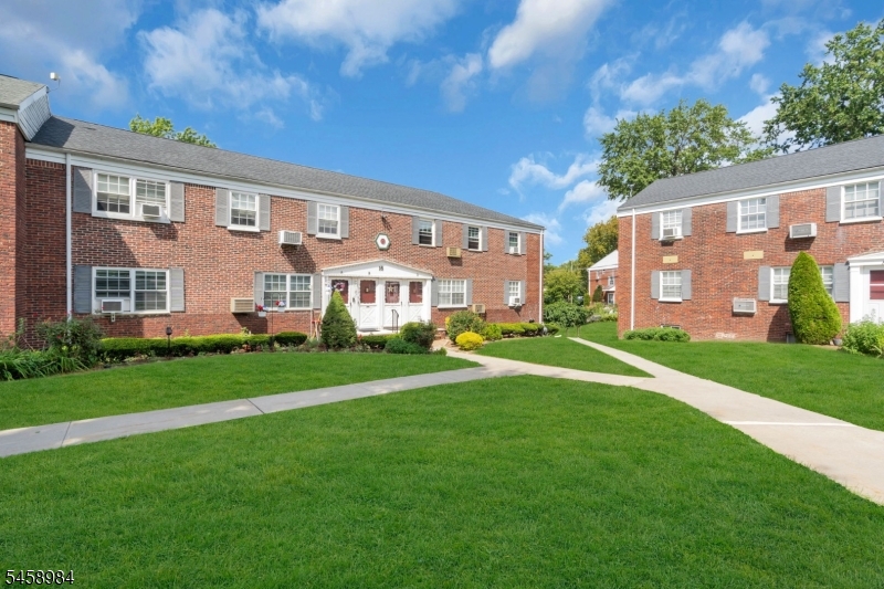 16 W Roselle Ave B Property Photo 2
