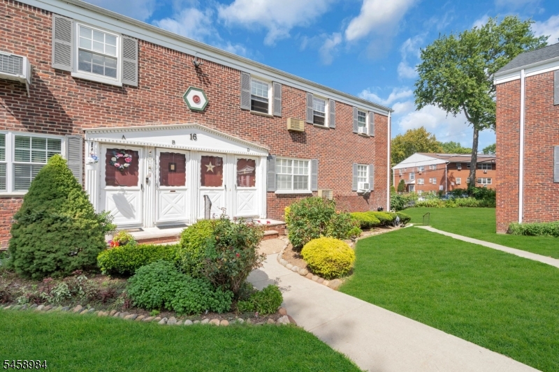 16 W Roselle Ave B Property Photo 3