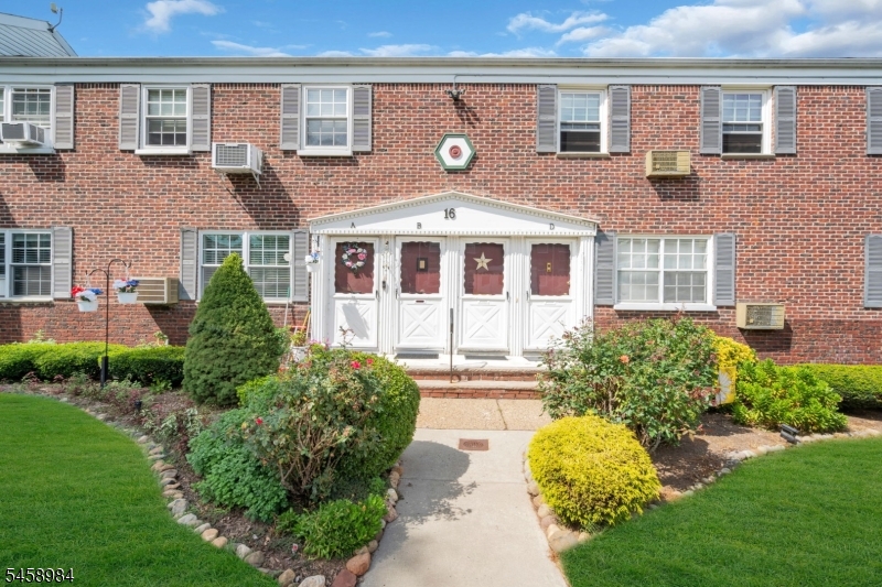 16 W Roselle Ave B Property Photo 4
