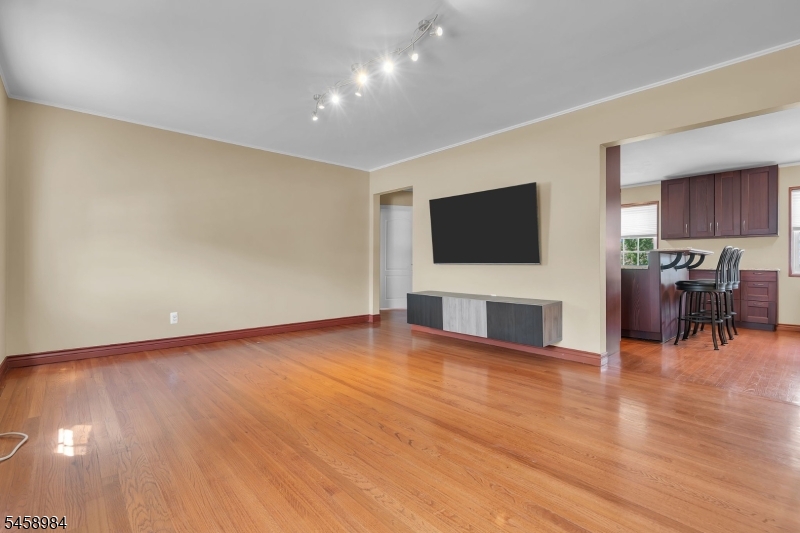 16 W Roselle Ave B Property Photo 5