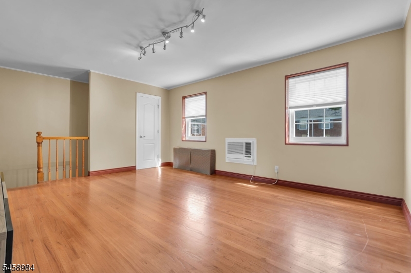 16 W Roselle Ave B Property Photo 7