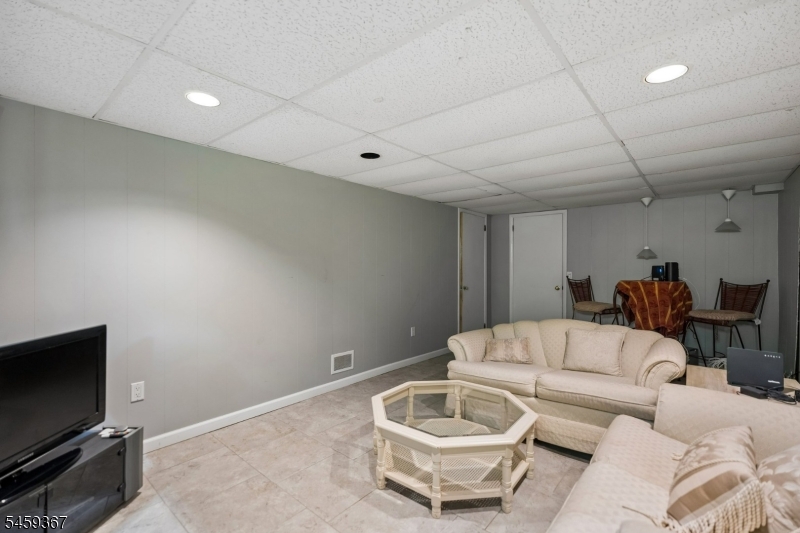 203 Dorchester St Property Photo 18