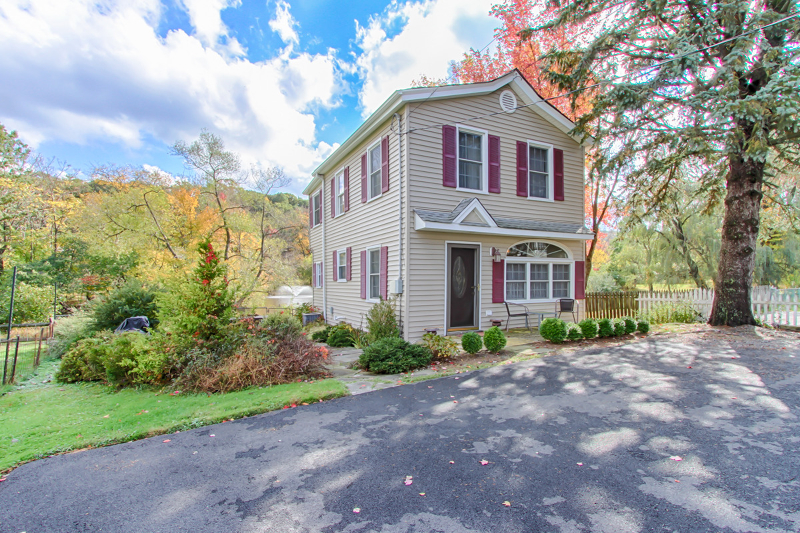 16 Mendham Ave Property Photo 1