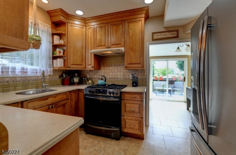 311 Highland Ave Property Photo 8