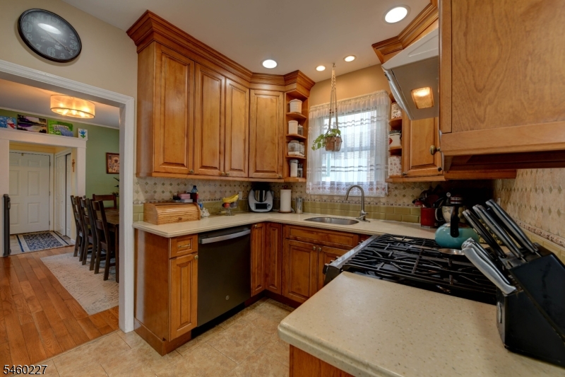 311 Highland Ave Property Photo 9