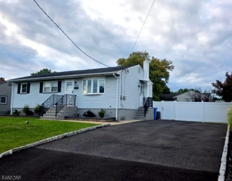 324 Evans Ave Property Photo 2