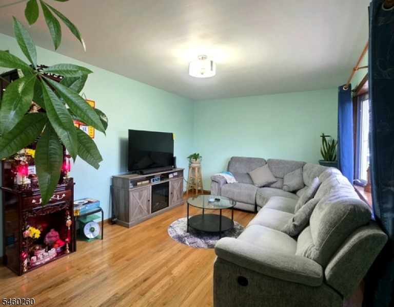 324 Evans Ave Property Photo 4