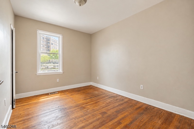 35 Irving Ave Property Photo 5