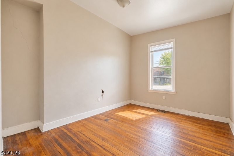 35 Irving Ave Property Photo 6