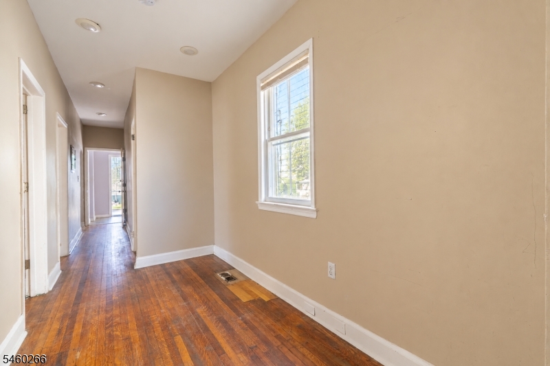 35 Irving Ave Property Photo 8