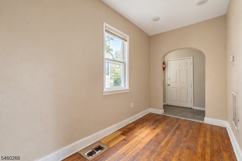 35 Irving Ave Property Photo 9