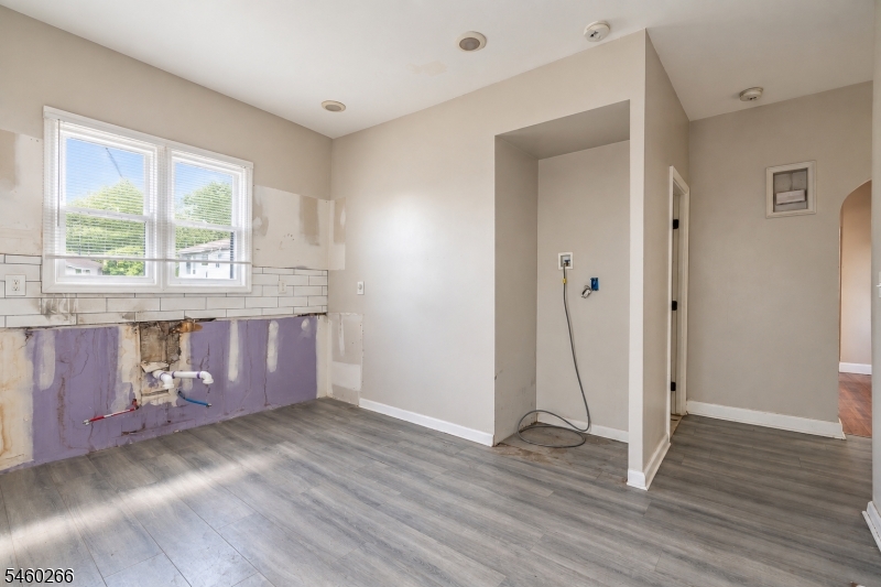 35 Irving Ave Property Photo 10