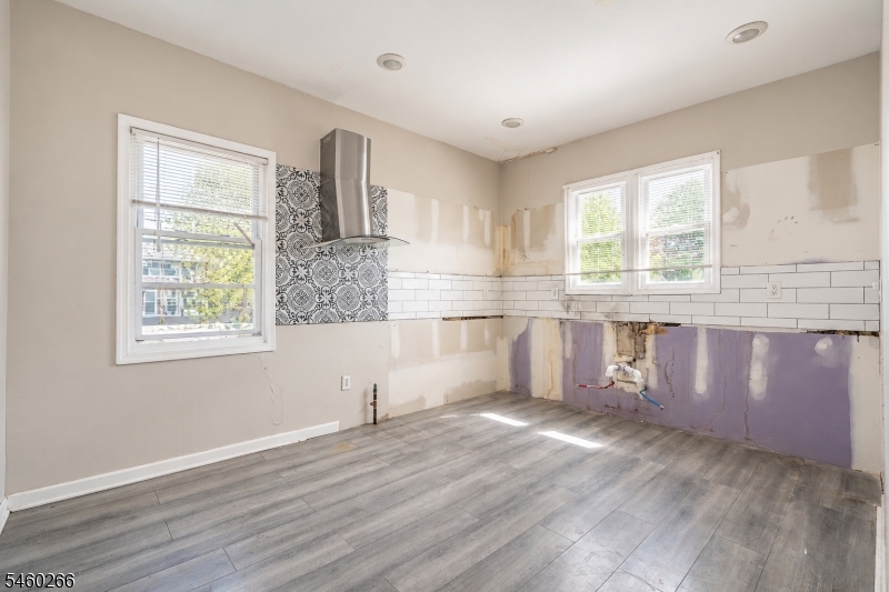 35 Irving Ave Property Photo 11